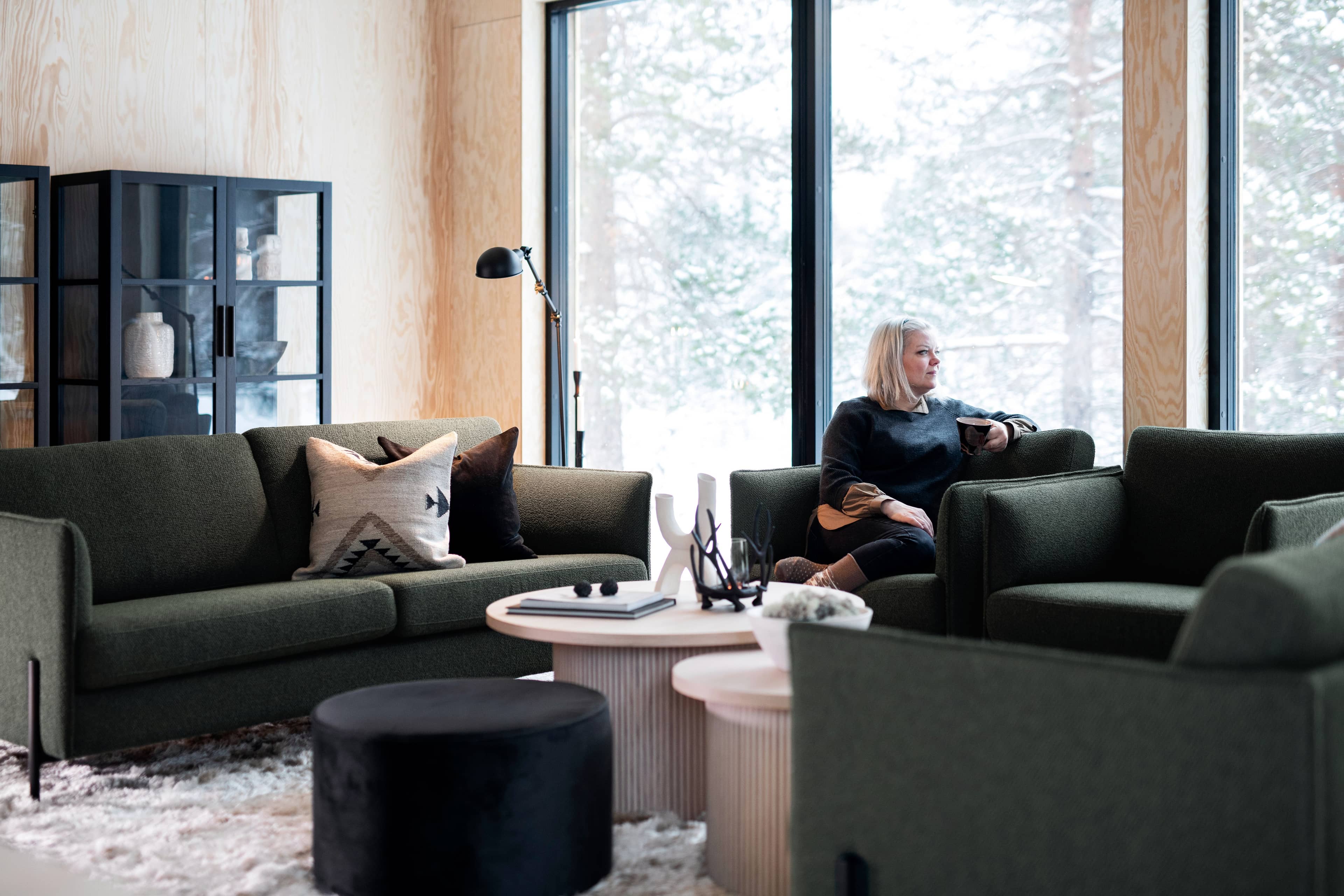 Sone høy modulsofa fra Fagmøbler i moderne hytte